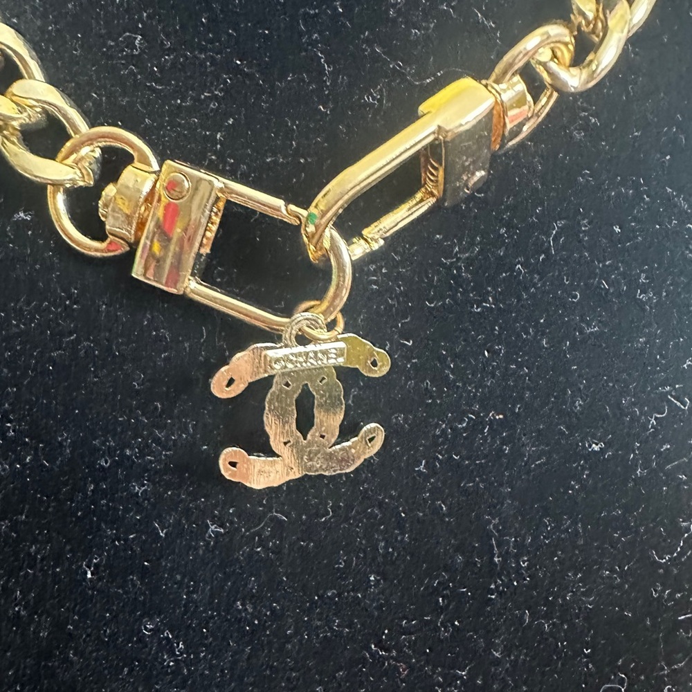 Gold Chain Necklace with Pendant - Picture 3 of 3